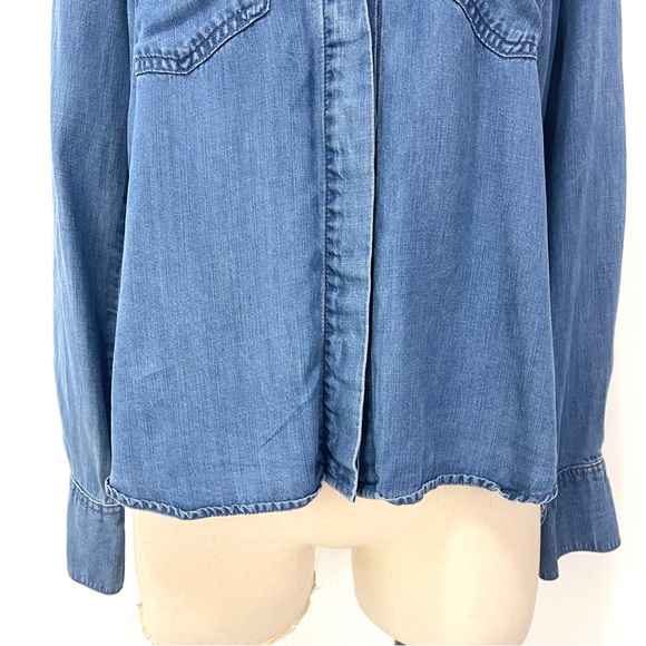 Cloth & Stone- Chambray Split Back Button Down Shirt Size Medium. - Picture 3 of 10